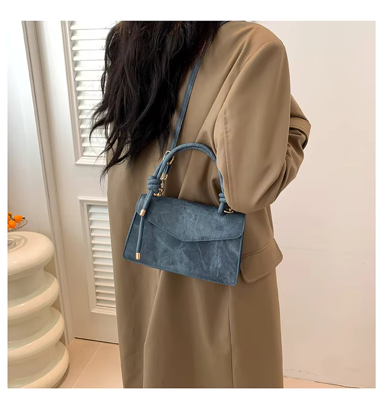 Elegant Leather Handbag - Image 13