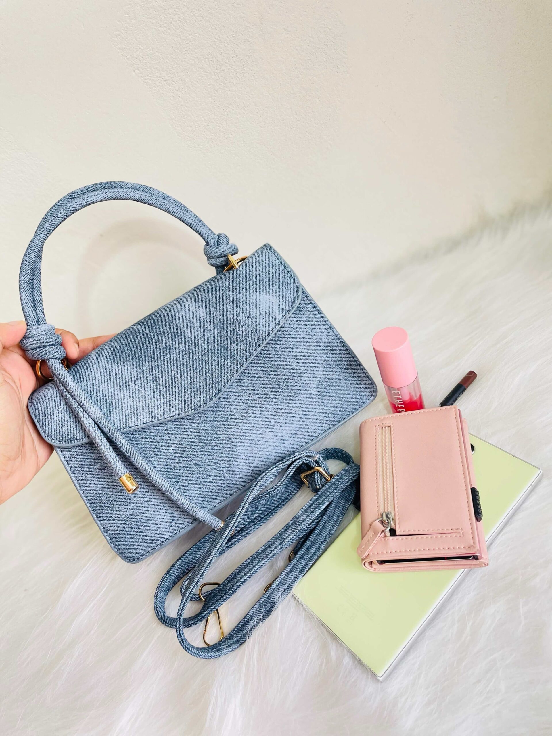 Elegant Leather Handbag - Image 2