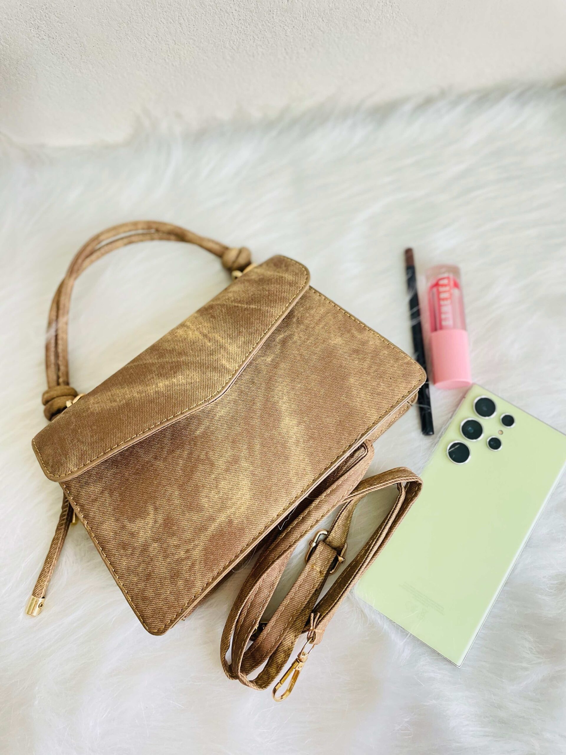 Elegant Leather Handbag - Image 7