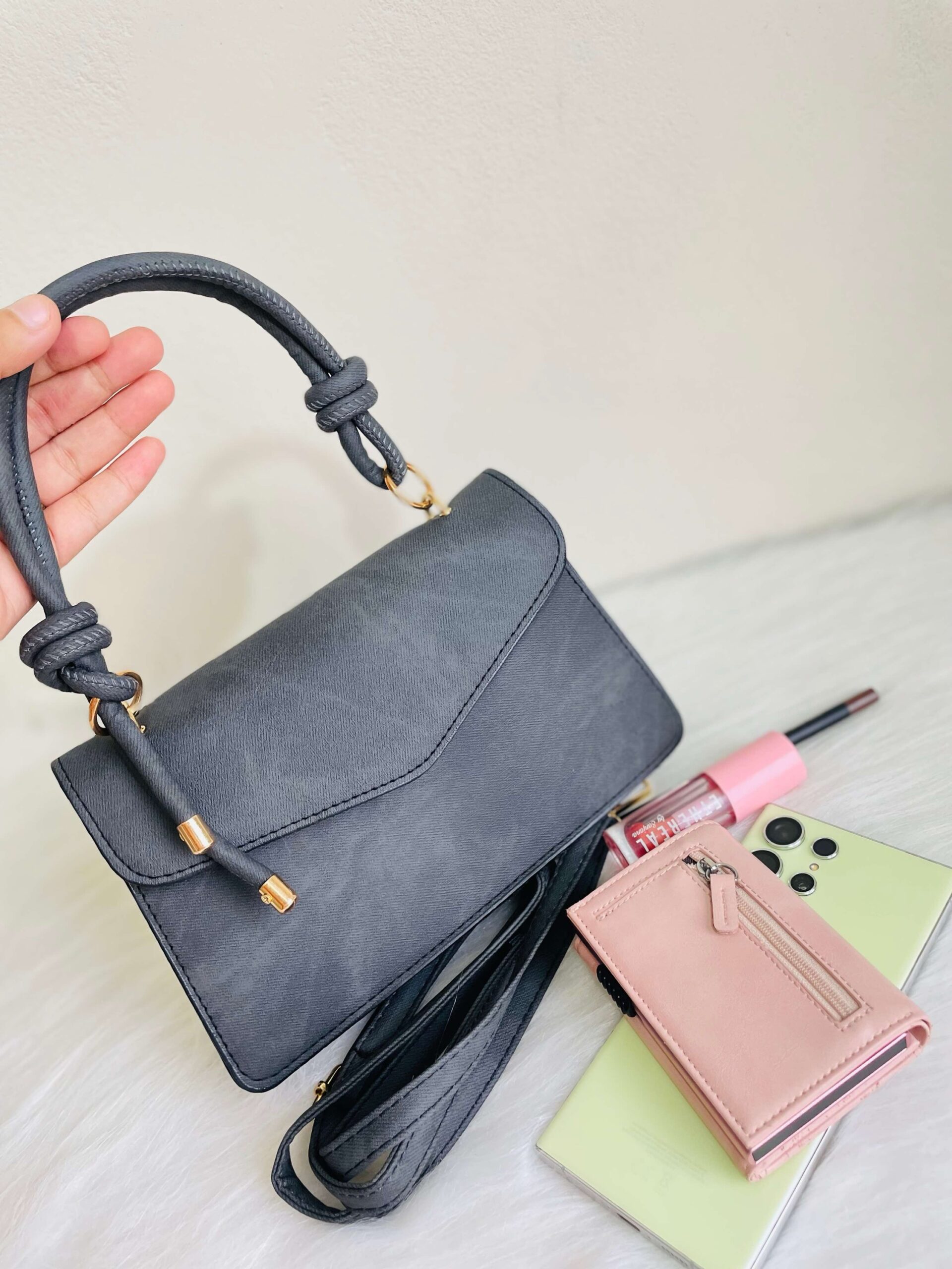 Elegant Leather Handbag - Image 5