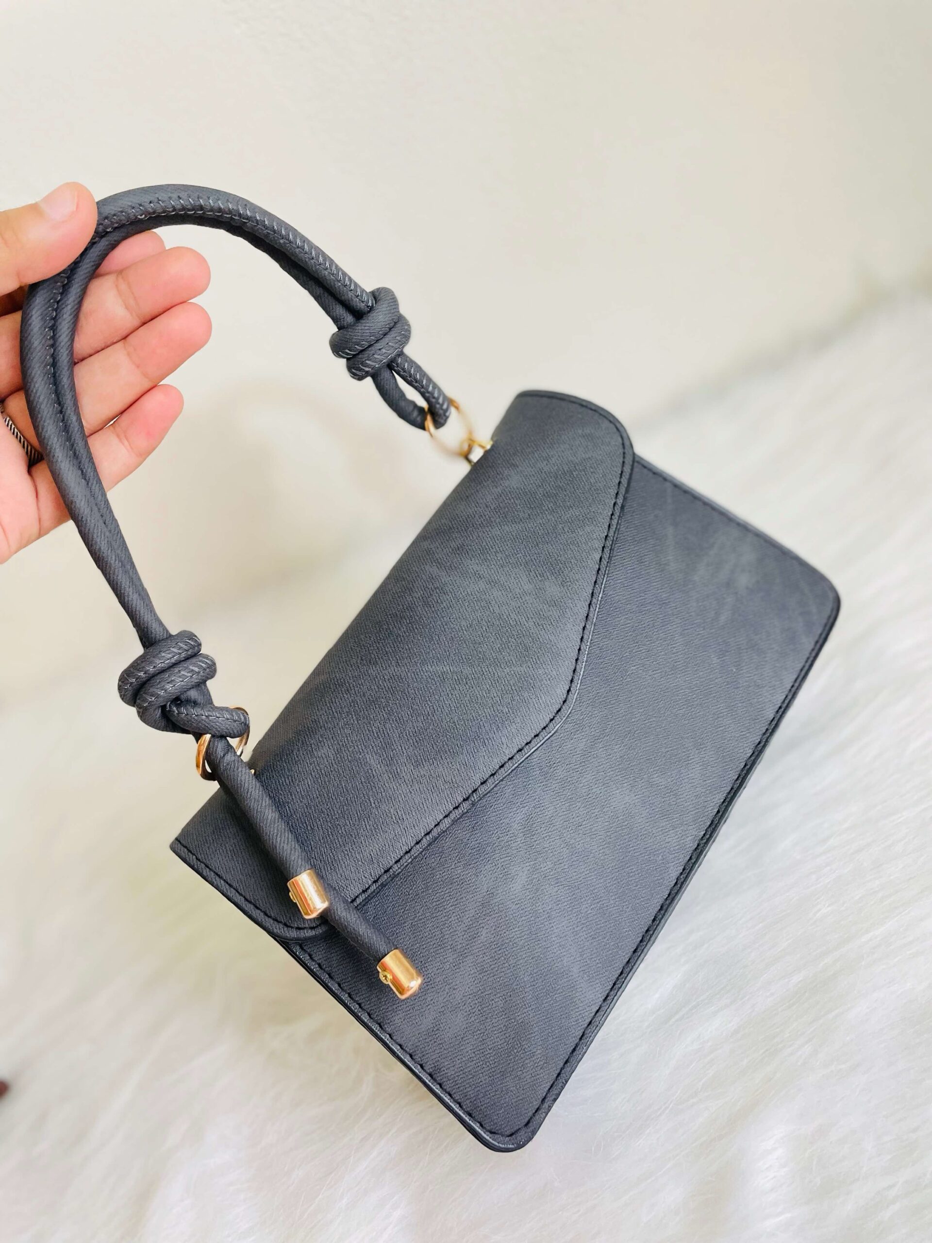 Elegant Leather Handbag - Image 4